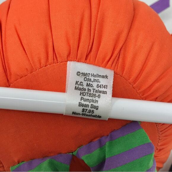 1982 Vintage Hallmark Orange Pumpkin Witch Halloween Bean Bag Plush - Picture 8 of 9